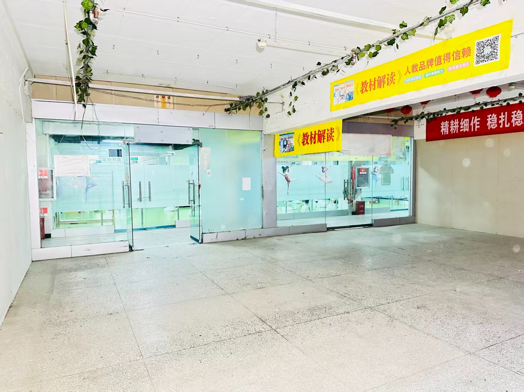 南区纬二十四号街提供写字楼、商铺、展示空间、直播间等多种面积选择，满足企业办公、研发、展示、运营等多元需求。